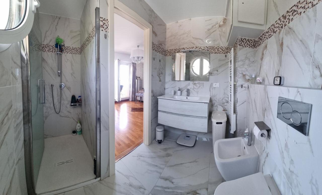 Dernier Etage D'Une Maison Roquebrune-Cap-Martin Buitenkant foto