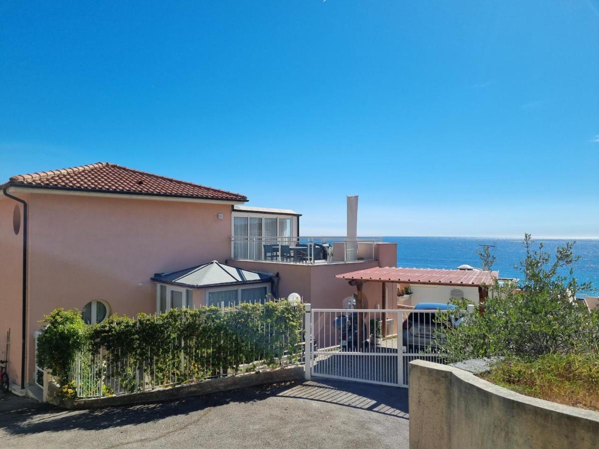 Dernier Etage D'Une Maison Roquebrune-Cap-Martin Buitenkant foto